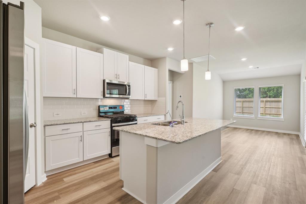 5030 Magnolia Springs Drive, Pearland, Texas image 9