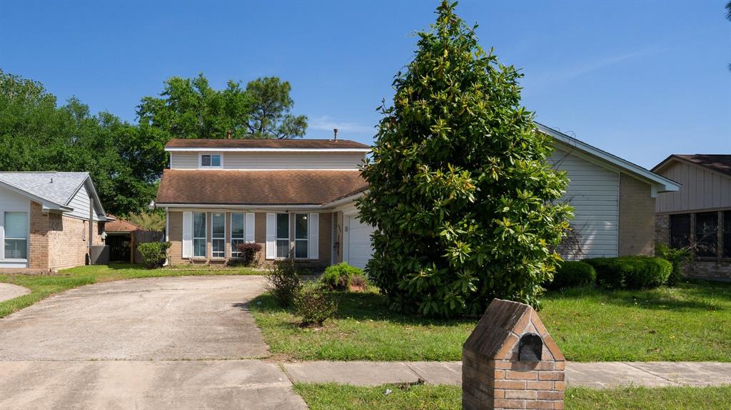 606 Pinebrook Lane, Baytown, Texas image 2