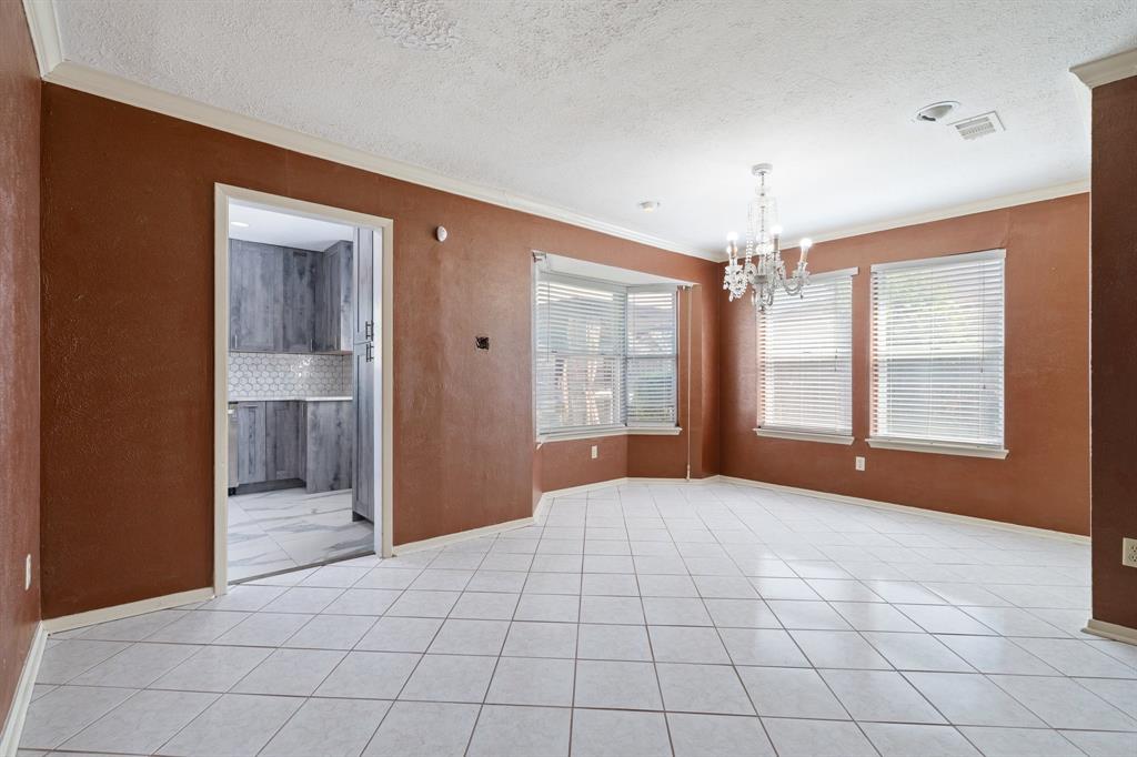 606 Pinebrook Lane, Baytown, Texas image 12