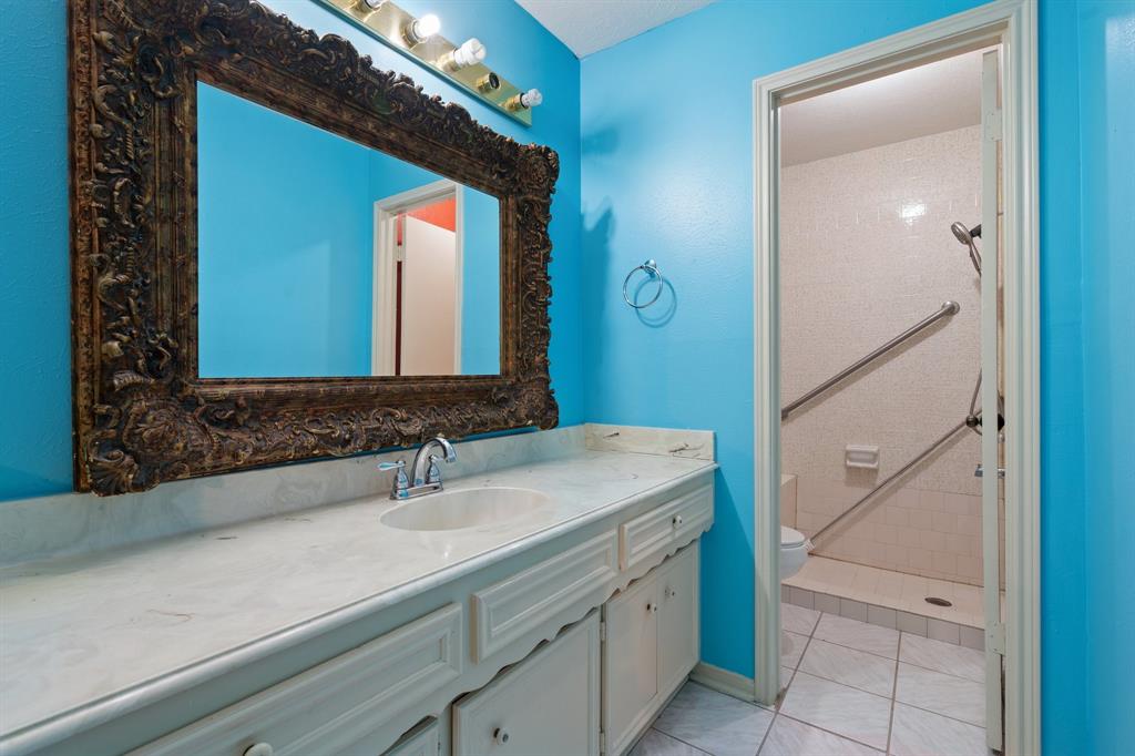 606 Pinebrook Lane, Baytown, Texas image 17