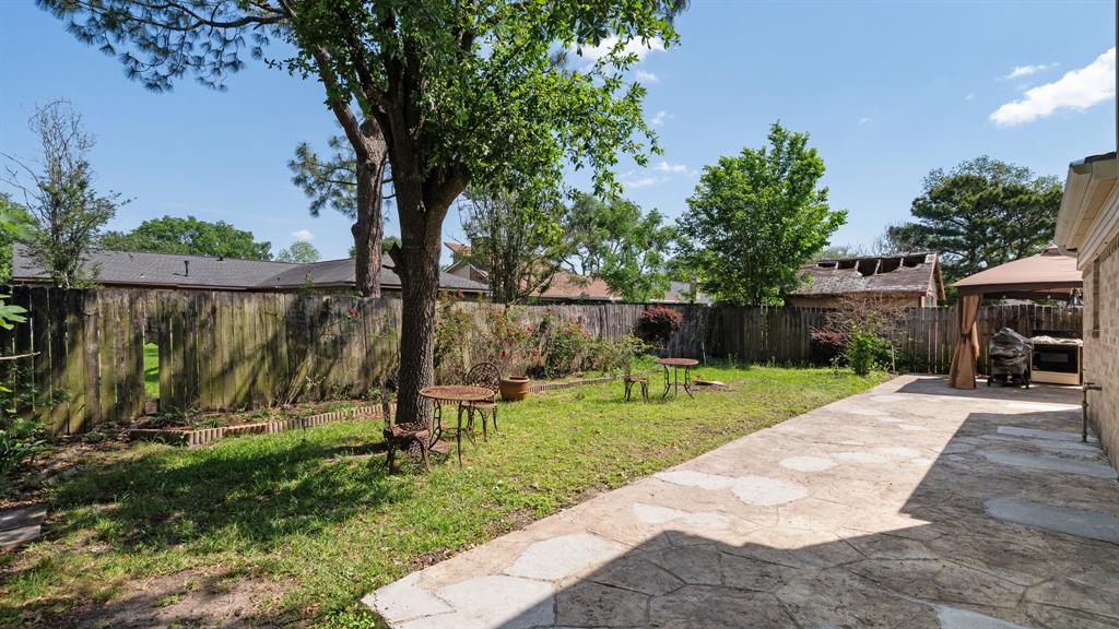 606 Pinebrook Lane, Baytown, Texas image 31