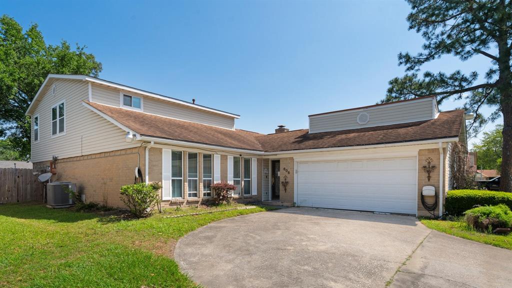 606 Pinebrook Lane, Baytown, Texas image 3