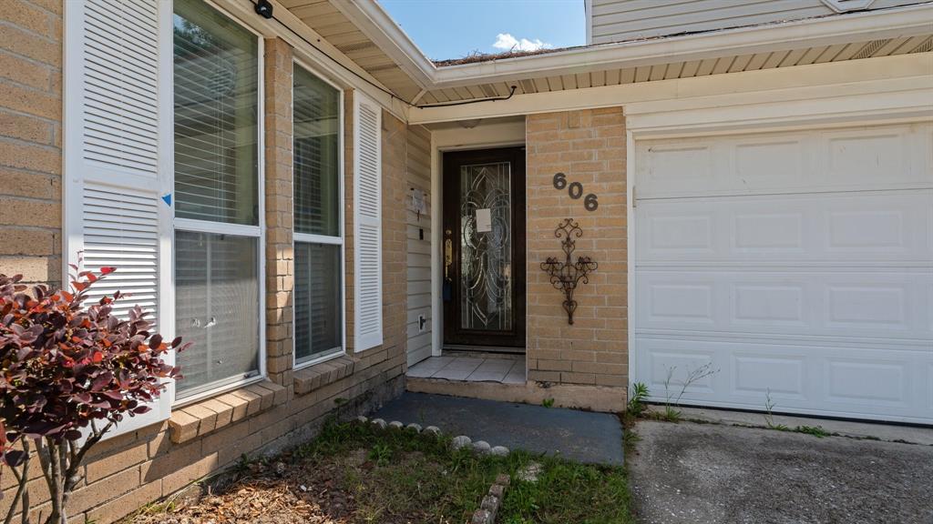 606 Pinebrook Lane, Baytown, Texas image 4