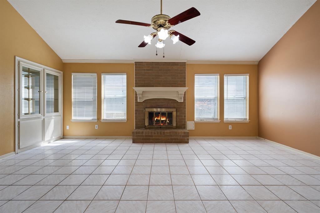 606 Pinebrook Lane, Baytown, Texas image 6