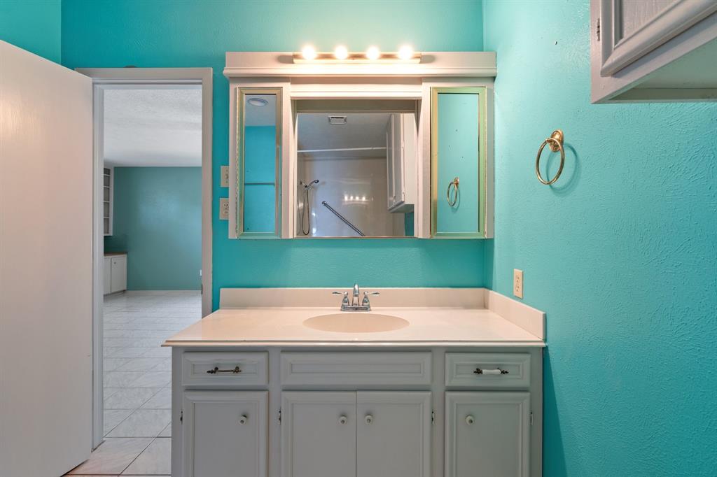 606 Pinebrook Lane, Baytown, Texas image 28