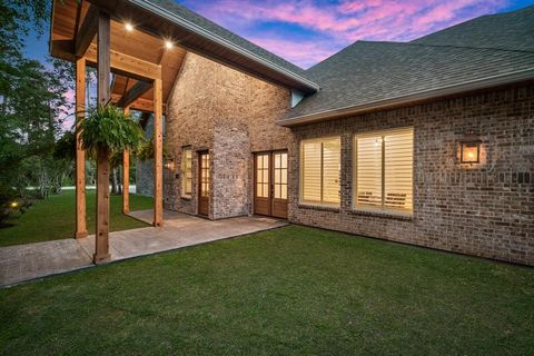 Single Family Residence in Tomball TX 12143 S Tara plantation Drive 2.jpg