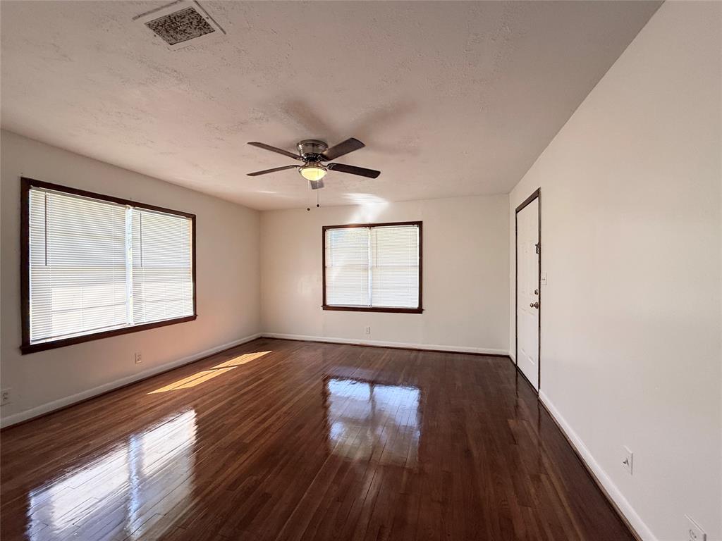 216 N Morgan Street, Angleton, Texas image 4