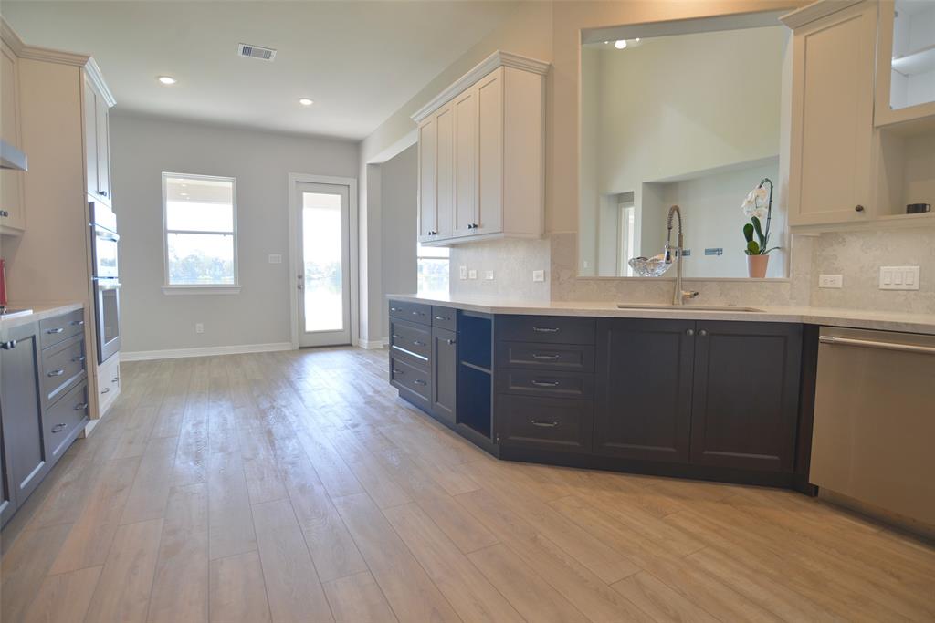 1461 Lake Mija Court, Seabrook, Texas image 12