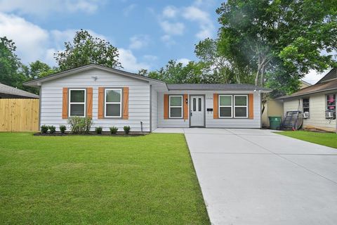 Single Family Residence in Houston TX 5938 Beldart Street.jpg