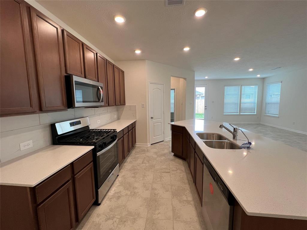 2107 Katalonia Lane, Fresno, Texas image 7