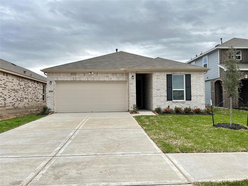 2107 Katalonia Lane, Fresno, Texas image 2