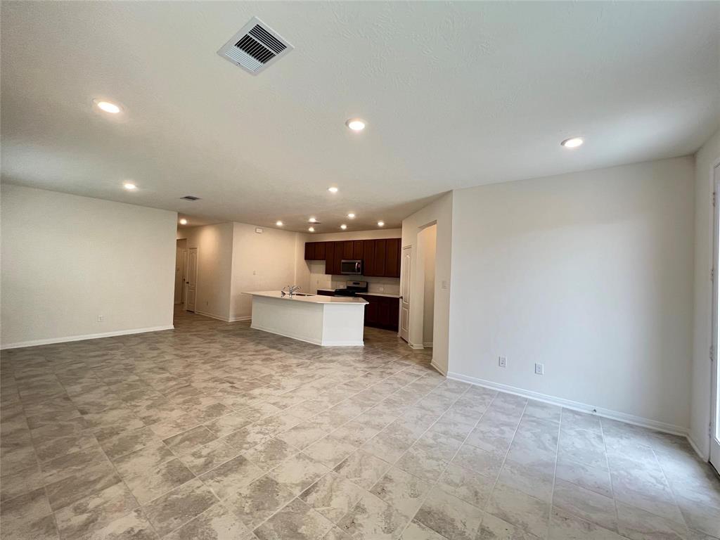 2107 Katalonia Lane, Fresno, Texas image 9
