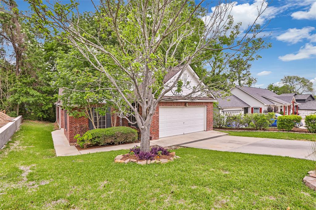 108 Harbour Town Circle, Conroe, Texas image 1