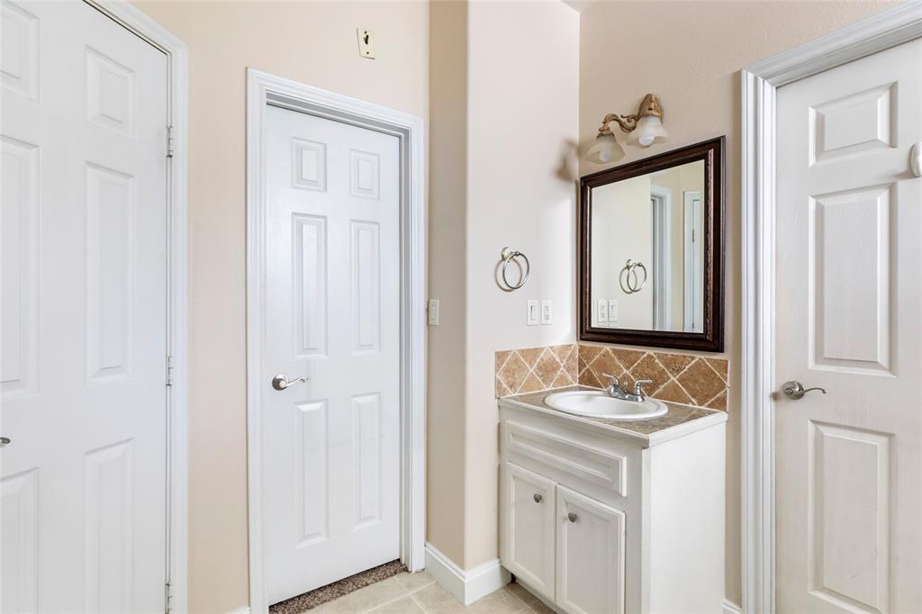 108 Harbour Town Circle, Conroe, Texas image 11