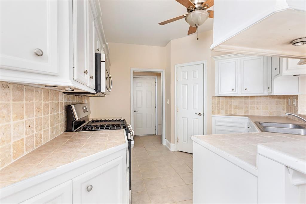 108 Harbour Town Circle, Conroe, Texas image 14