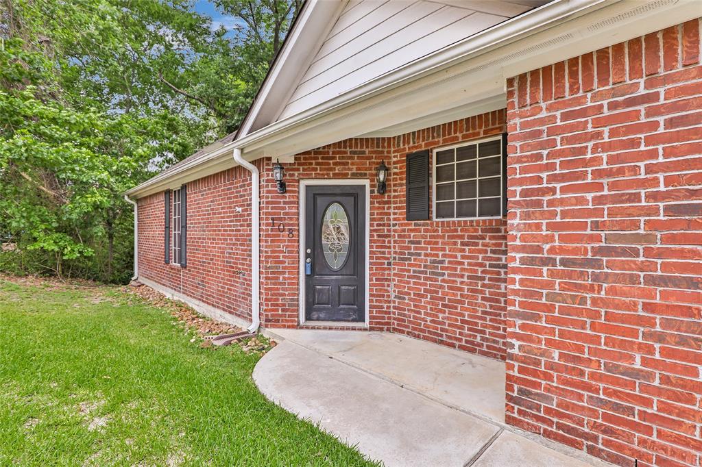 108 Harbour Town Circle, Conroe, Texas image 3