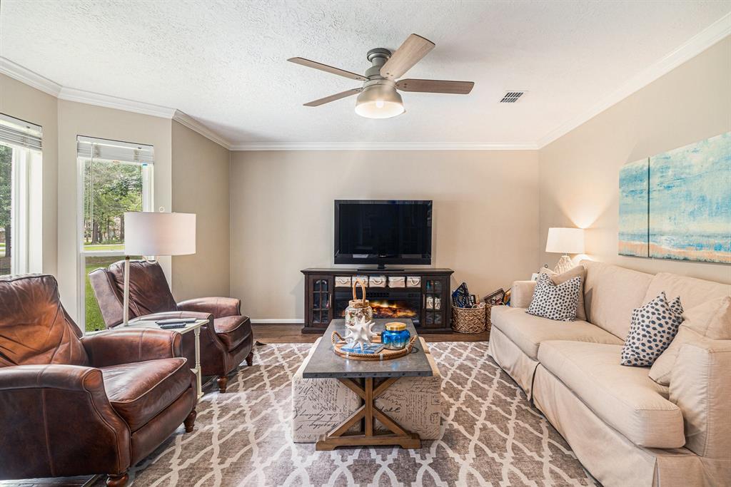 8 Wind River Court, Conroe, Texas image 3