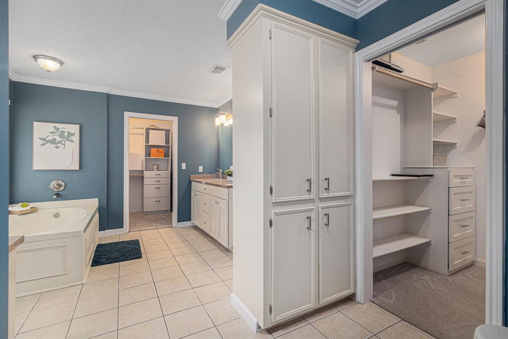 8 Wind River Court, Conroe, Texas image 20