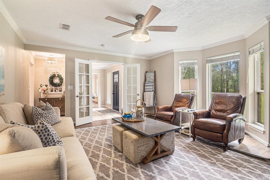 8 Wind River Court, Conroe, Texas image 4