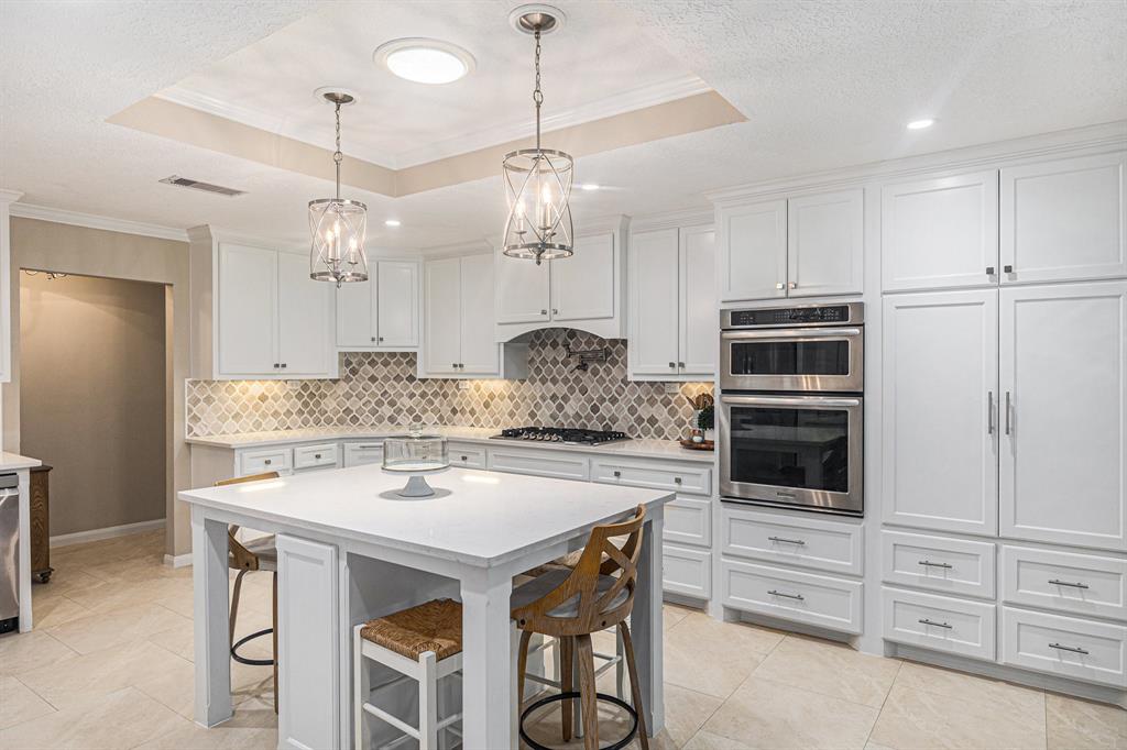 8 Wind River Court, Conroe, Texas image 9