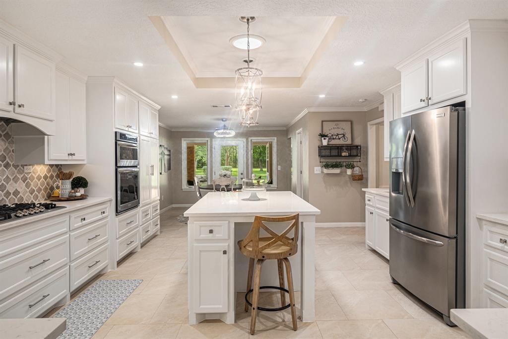 8 Wind River Court, Conroe, Texas image 10