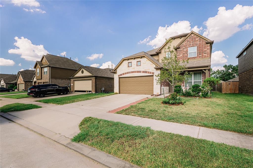 19026 Woodland Leaf Lane, Tomball, Texas image 3