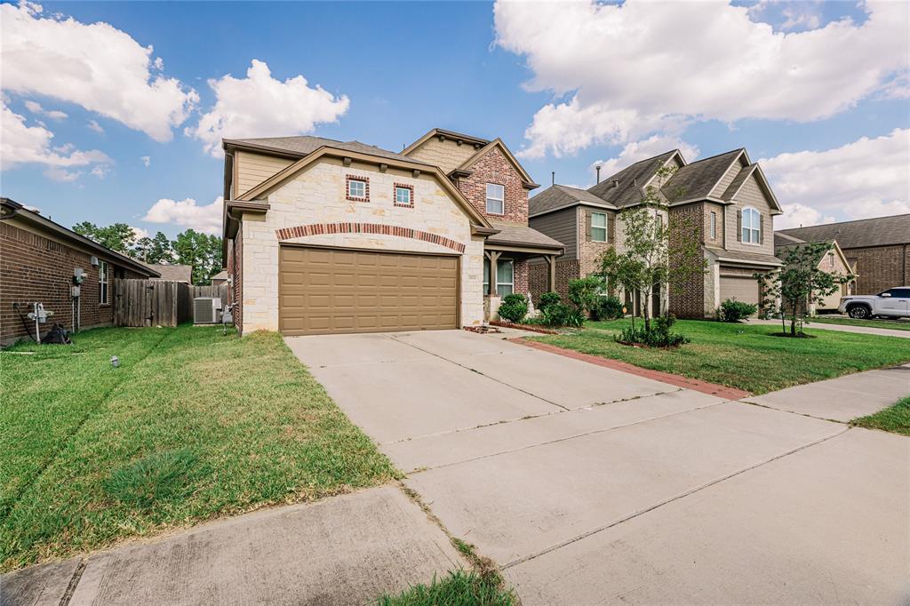 19026 Woodland Leaf Lane, Tomball, Texas image 2