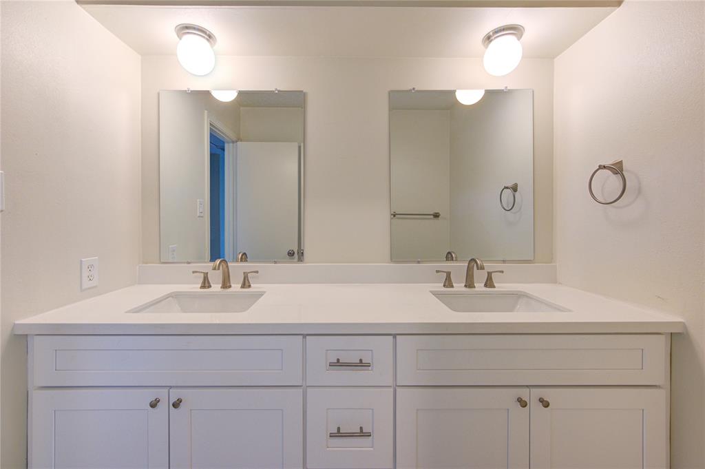 12035 Meadowdale Drive, Meadows Place, Texas image 32