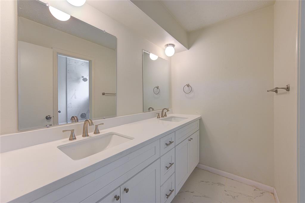 12035 Meadowdale Drive, Meadows Place, Texas image 31