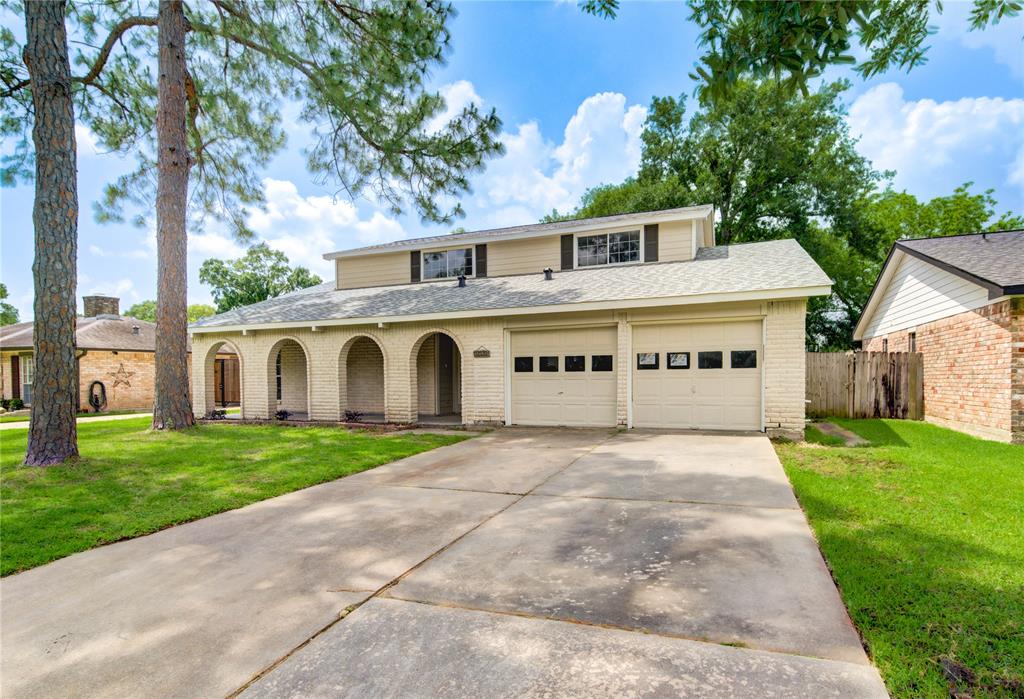 12035 Meadowdale Drive, Meadows Place, Texas image 3