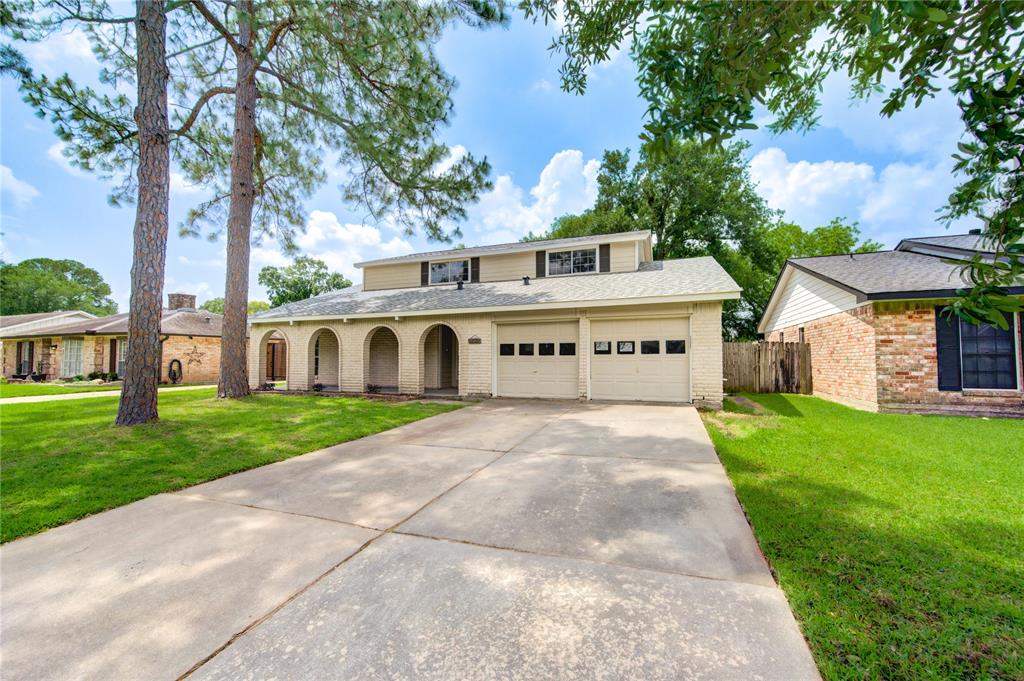 12035 Meadowdale Drive, Meadows Place, Texas image 38