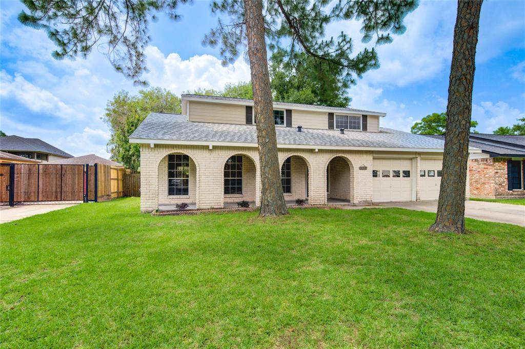 12035 Meadowdale Drive, Meadows Place, Texas image 2