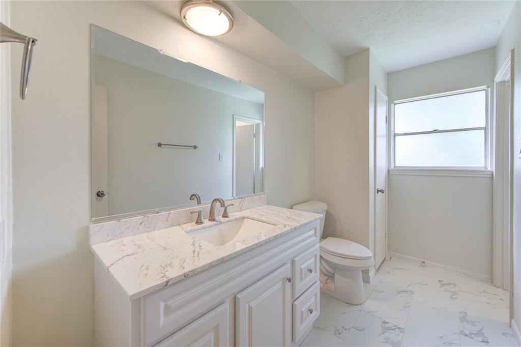 12035 Meadowdale Drive, Meadows Place, Texas image 25