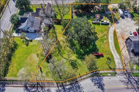 Photo of 4976 Polk Street, Houston, TX 77023 (MLS # 79448112)