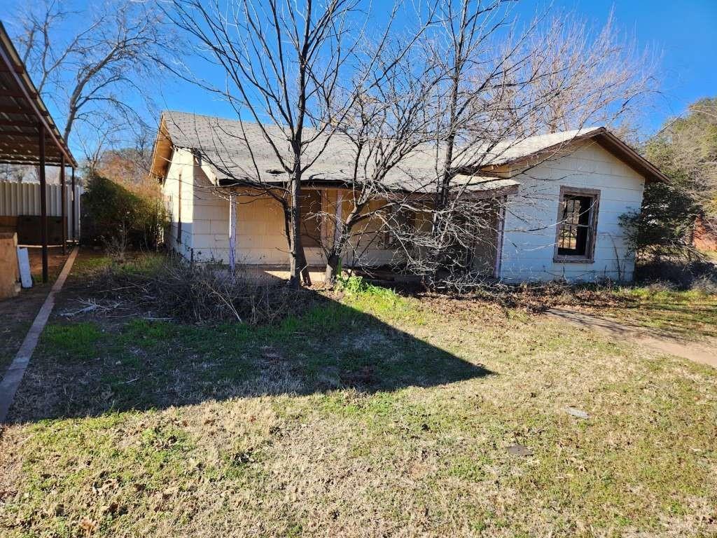 303 N 5th Avenue, Munday, Texas image 2