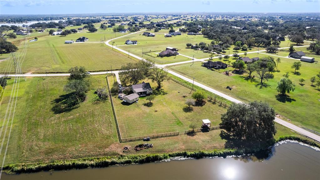 720 Winchester Trail, Angleton, Texas image 1