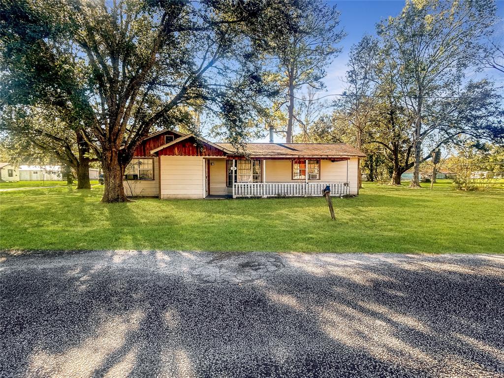 104 County Road 2401, Hull, Texas image 1