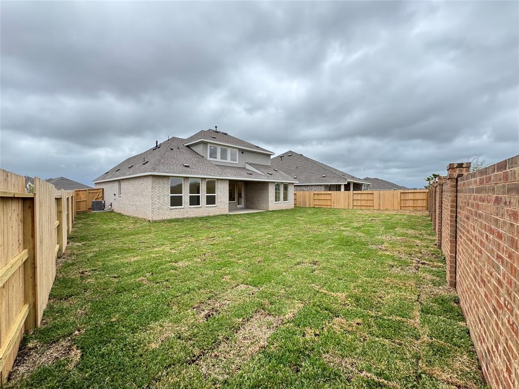 2925 Mariner Island Drive, Texas City, Texas image 5