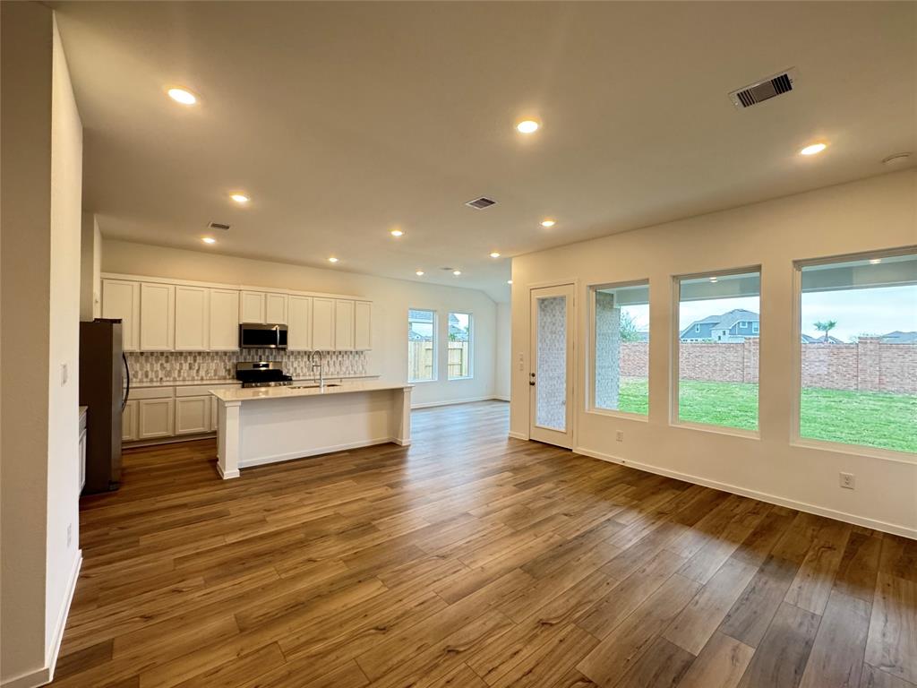 2925 Mariner Island Drive, Texas City, Texas image 1