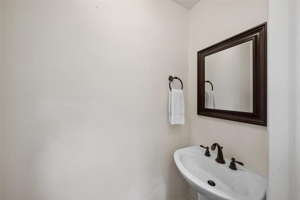 8203 Whirlaway Elm Drive, Humble, Texas image 35