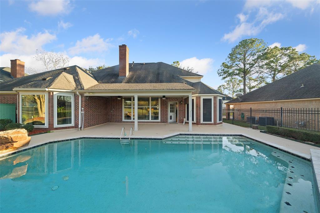 8203 Whirlaway Elm Drive, Humble, Texas image 4