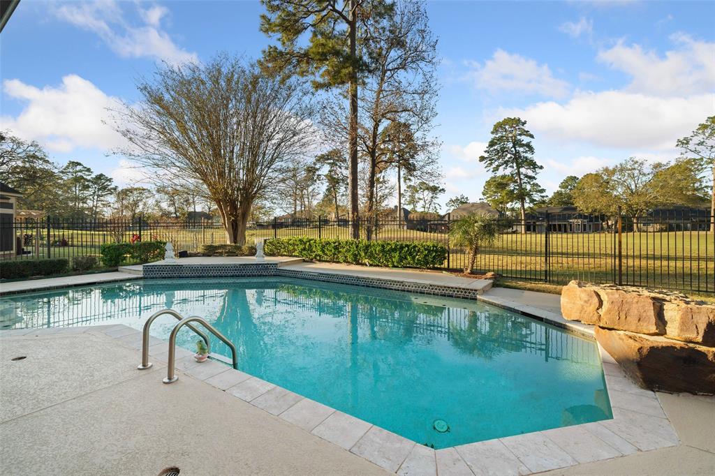 8203 Whirlaway Elm Drive, Humble, Texas image 5