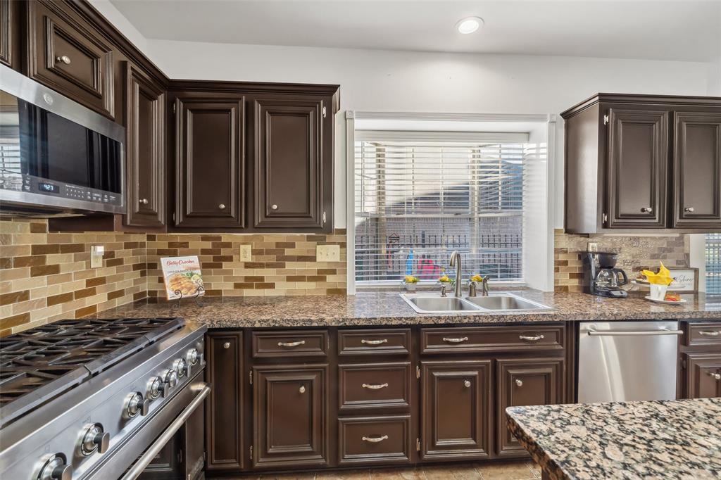 8203 Whirlaway Elm Drive, Humble, Texas image 19