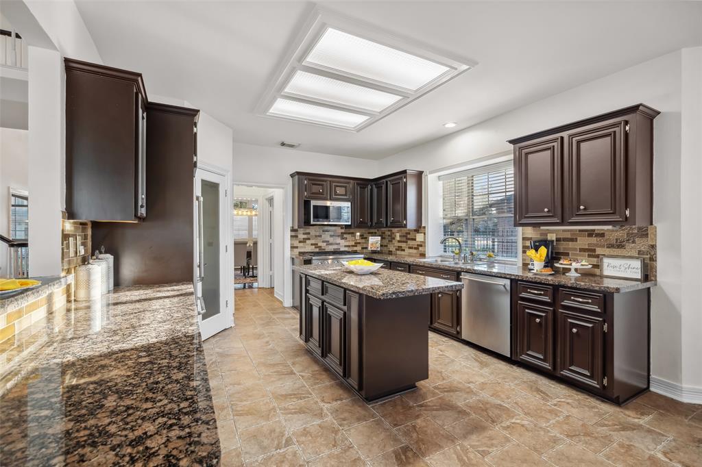 8203 Whirlaway Elm Drive, Humble, Texas image 18