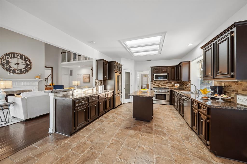 8203 Whirlaway Elm Drive, Humble, Texas image 17
