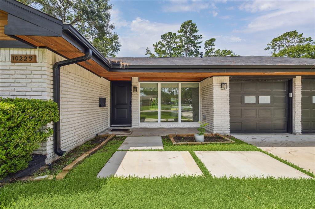 10225 Shadow Oaks Drive