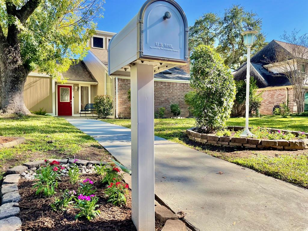 707 Center Hill Drive, Houston, Texas image 35