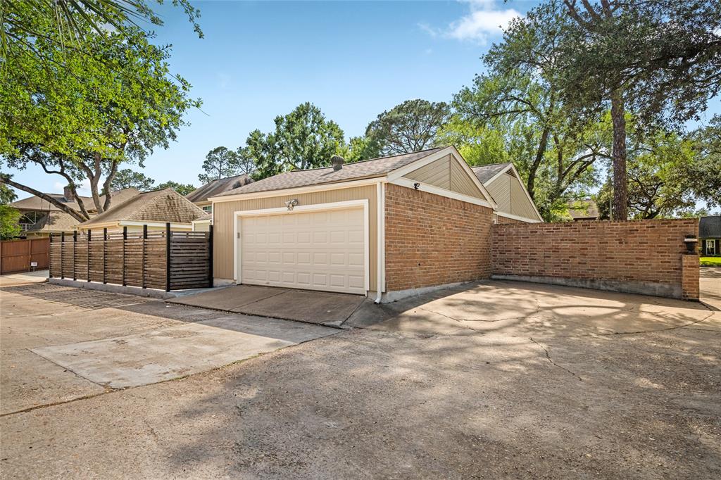 707 Center Hill Drive, Houston, Texas image 39