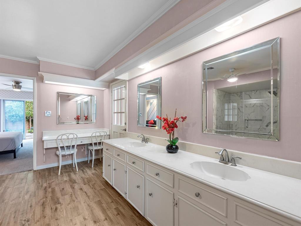 707 Center Hill Drive, Houston, Texas image 13