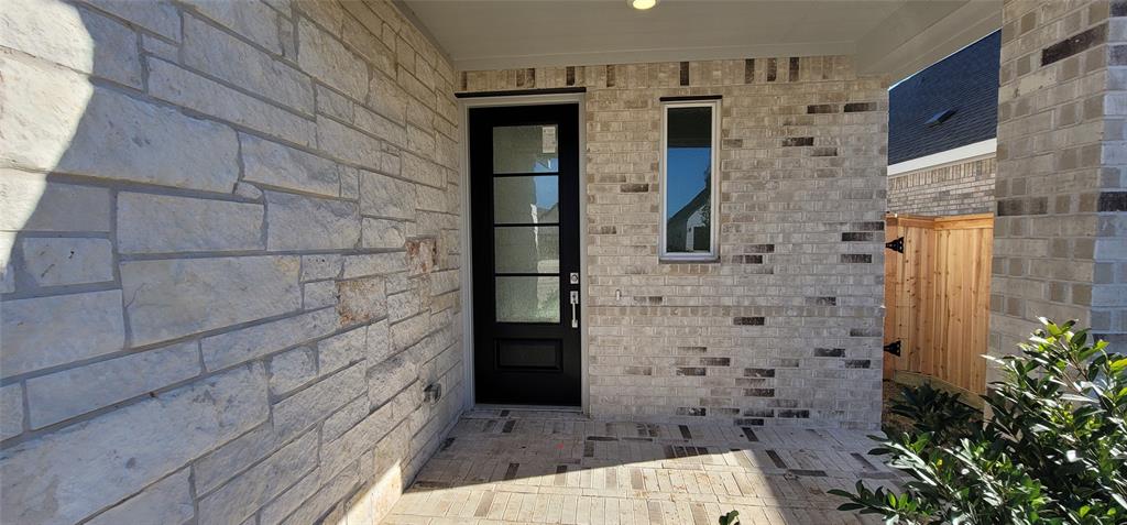 9023 Marbled Duck Drive, Baytown, Texas image 3